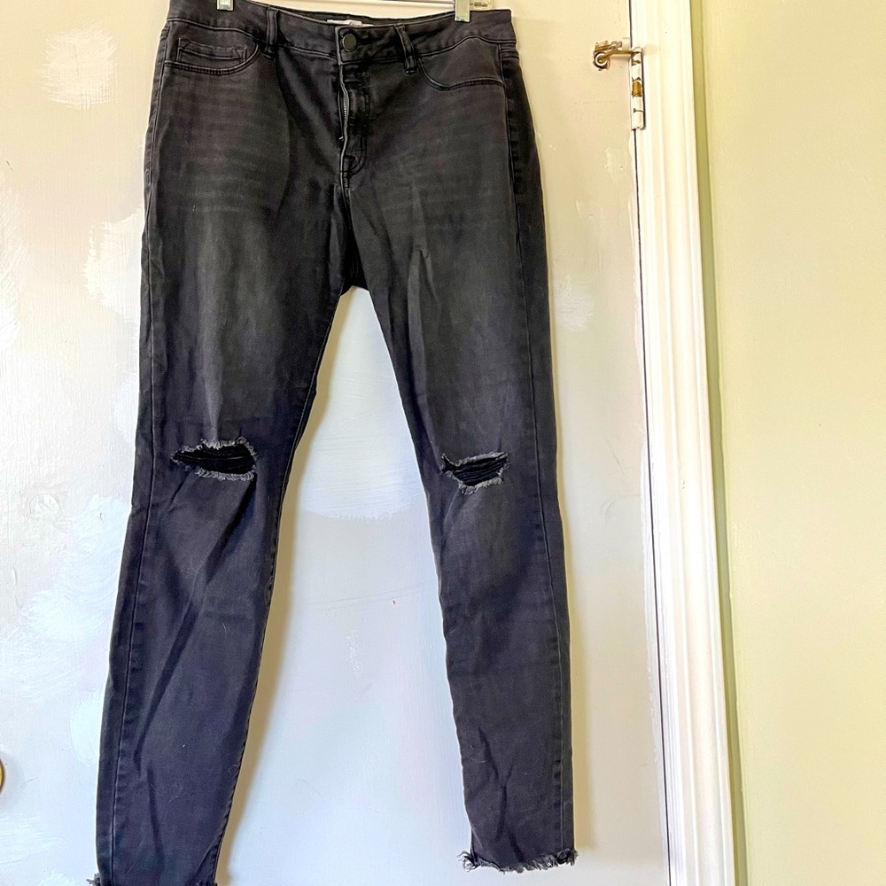 Stretchy, high-waist black jeans